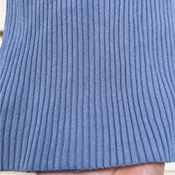 Thinkable Free Blue Ribbed Deep V-Neck Top, size Small - Picture 5 of 6